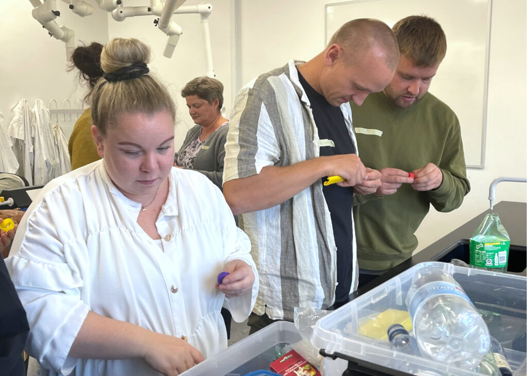 lærere på kursus i laboratoriesikkerhed